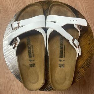 Birkenstock Yao. Size 9   Color: White
